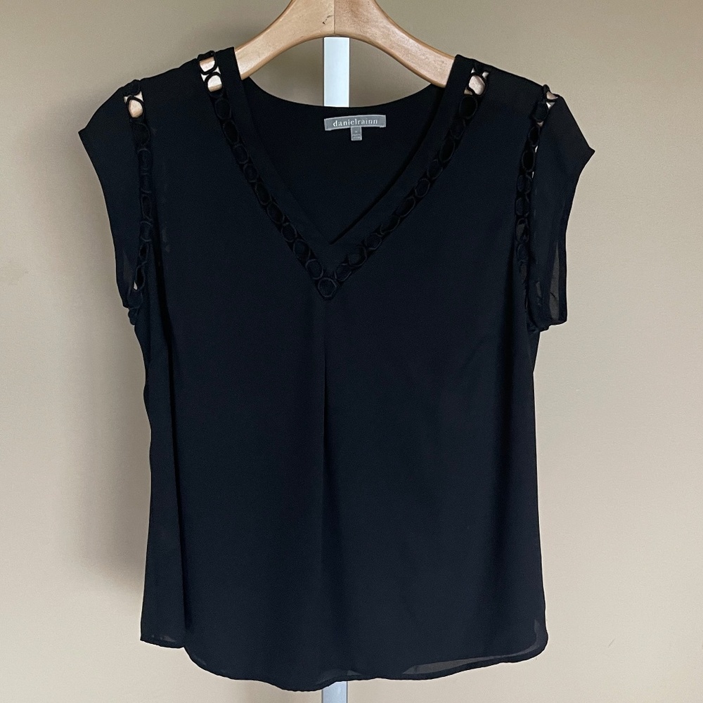 Stitch Fix DaneilRainn Black Short Sleeve Top